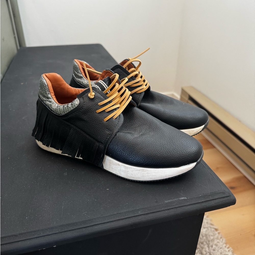 ShuShop Black and Tan Sneakers Modern Casual Design